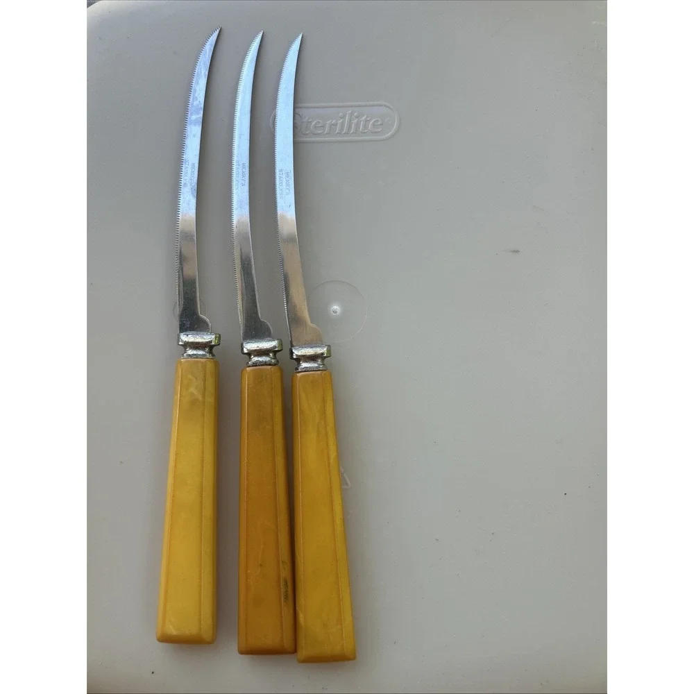 Vintage Henry's 3 Original Tomato & Steak Knives Bakelite Handles